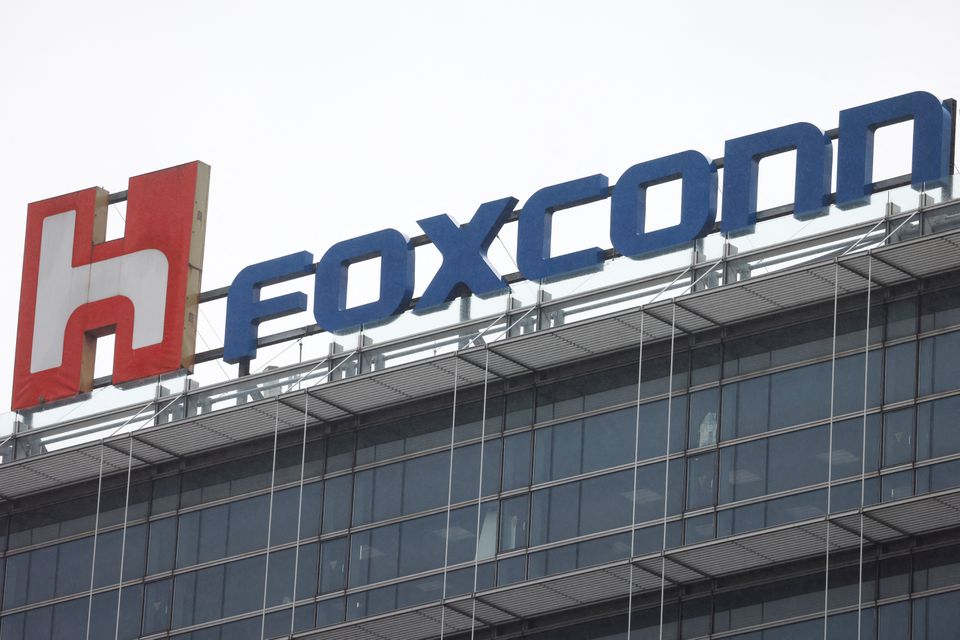 Foxconn Offers $1,400 To Each New Hire To Leave China iPhone Factory